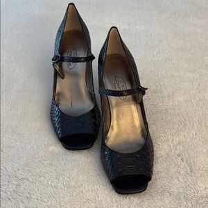 Chic Black Peep-Toe Heels